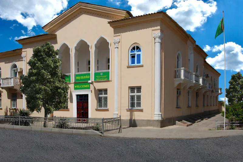 INDIRA GANDI ADYNDAKY AŞGABAT LUKMANÇYLYK ORTA OKUW MEKDEBI
