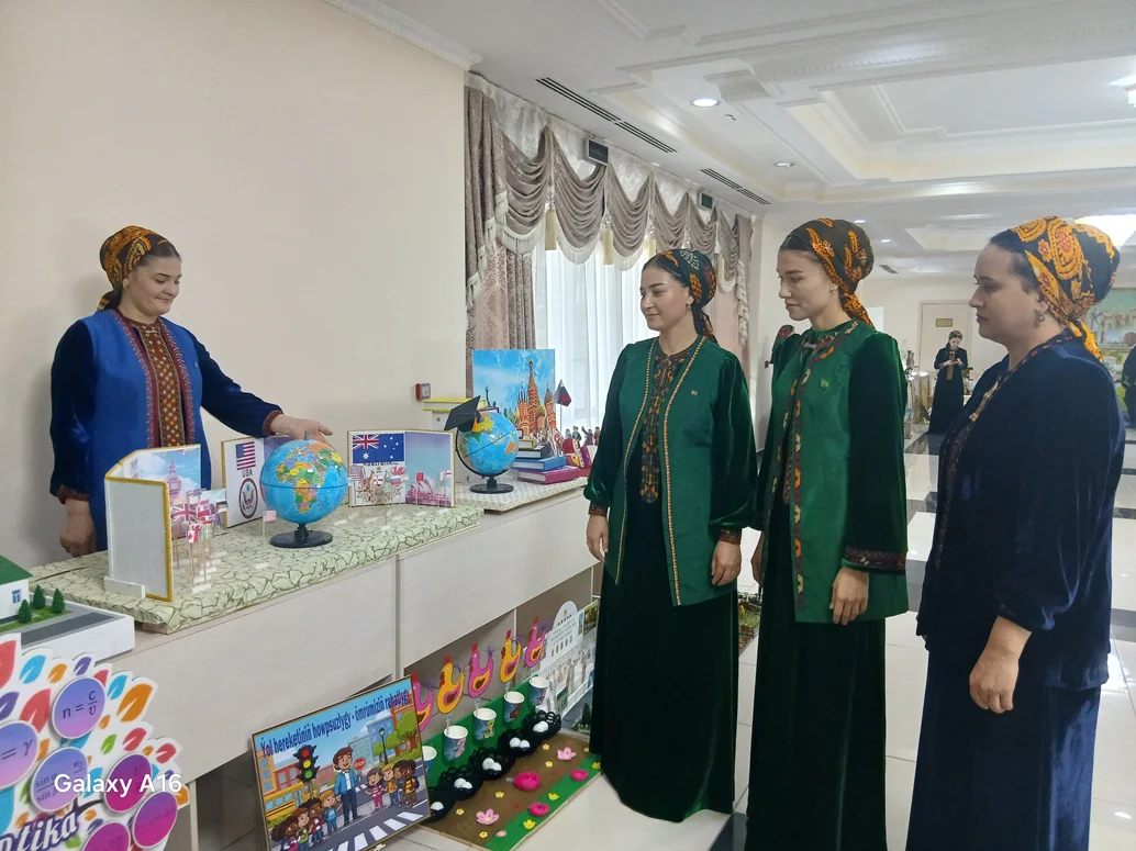 Öňdebaryjy bilim işgärleriniň awgust maslahaty geçirildi