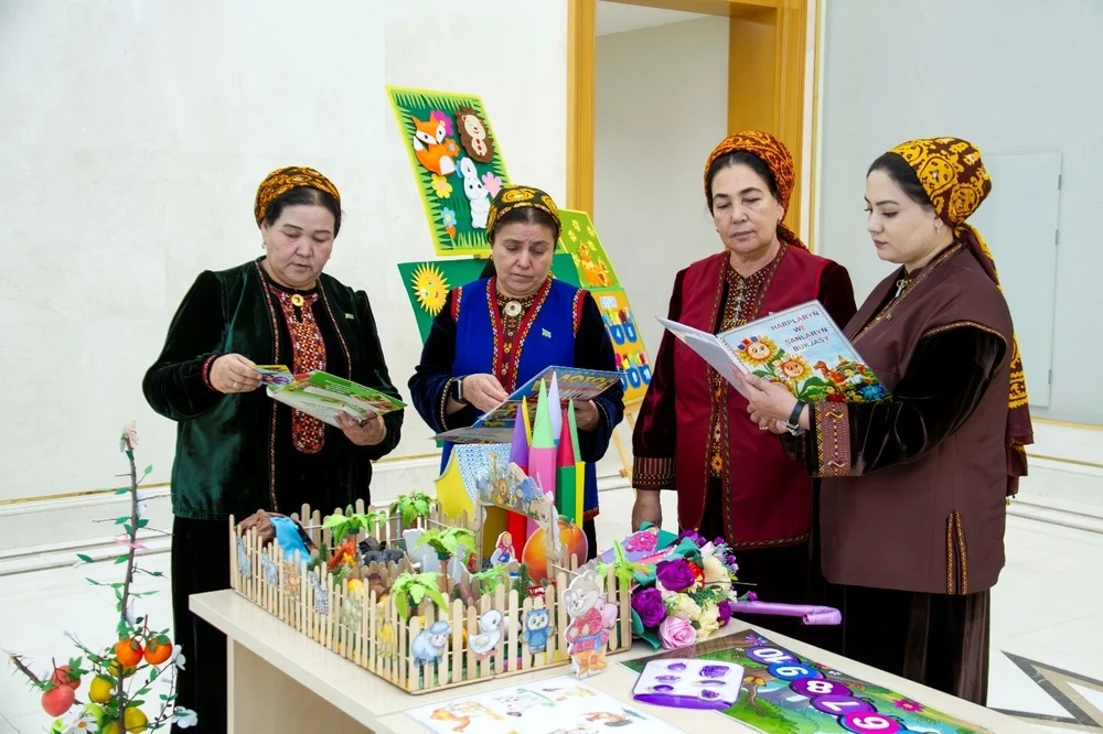 Aşgabat şäherinde bilim işgärleriniň awgust maslahaty geçirildi
