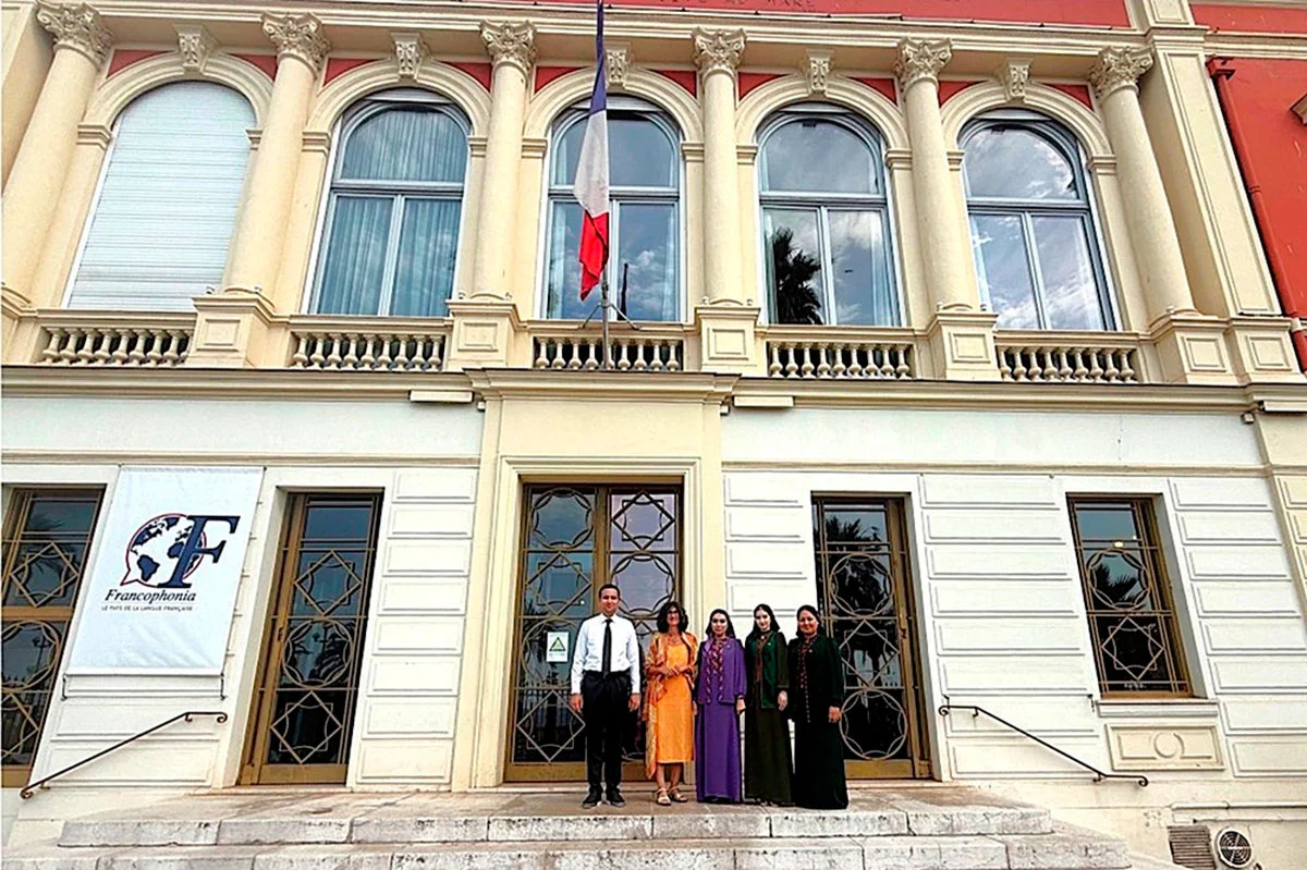 Türkmenistanyň fransuz dili boýunça mugallymlary Nissada hünär ýokarlandyryş okuwyny geçýärler
