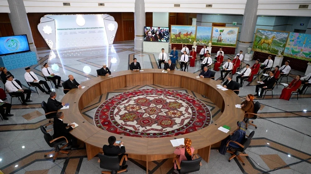 BEDEW DIPLOMATIÝASY: behişdi ahalteke bedewleriniň we türkmen atşynaslyk sungatynyň dünýäde dabaralanmagy ugrunda Türkmenistanyň halkara başlangyçlary