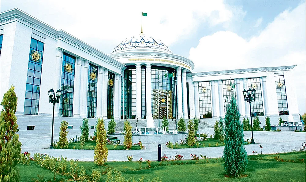 Türkmen diplomatiýasynyň milli mekdebi