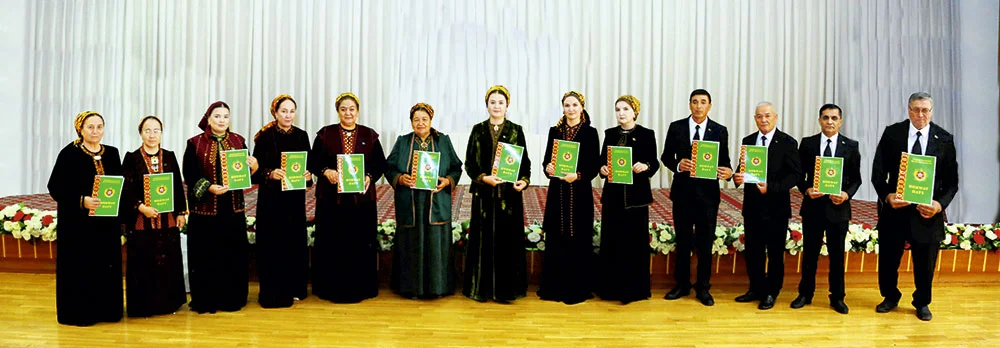 Üs­tün­lik­li ge­çi­ri­len bäs­le­şik